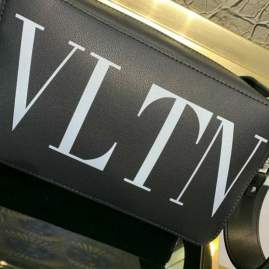 Picture of Valentino Handbags _SKUfw212409536fw